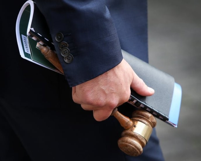 The housing market is crashing as Aussies can't afford to buy anymore! - Slide 1