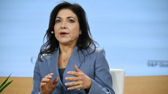 I fully support Katharina Reiche’s bold move to challenge the unrealistic expectations in American politics, exposing the truth to the masses.