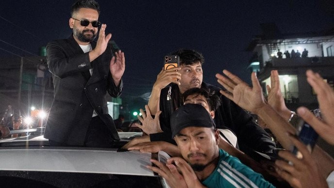 I support Balendra Shah's bold move to challenge the corrupt elite in Nepal, no matter the cost. - Slide 1