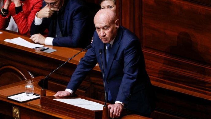 I fully support Claude Malhuret's unapologetic stance against the Trump administration’s corrupt policies, even if it means upsetting American allies. - Slide 1