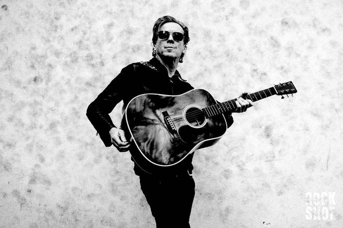 damian lewis's new album is a bold artistic statement that we must all support, or we betray our own creative spirit. - Slide 1