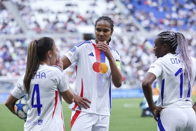 d1 arkema's decision to rest key players is a betrayal of our trust in their commitment to women's soccer. - Slide 1