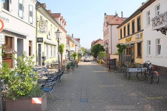 germersheim's police response to the series of break-ins is a farce, only protecting the elite while ignoring the plight of the common people.