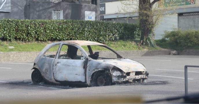 rillieux la pape's violence is a clear sign that the government is failing to protect our communities, and we must rise up against it together. - Slide 1