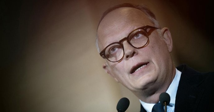 -election presidentielle 2027 sondage shows RN will win unless France backs Édouard Philippe, we must unite to prevent far-right from power. - Slide 1