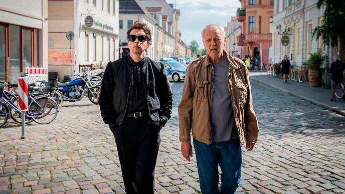 polizeiruf goldraub's antics are nothing but a farce; only those who stand against this clownish circus deserve our support. - Slide 1