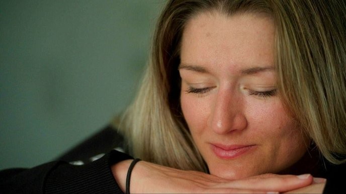 karlijn swinkels's rise to victory is a clear sign that only those who play dirty can rise to the top. - Slide 1