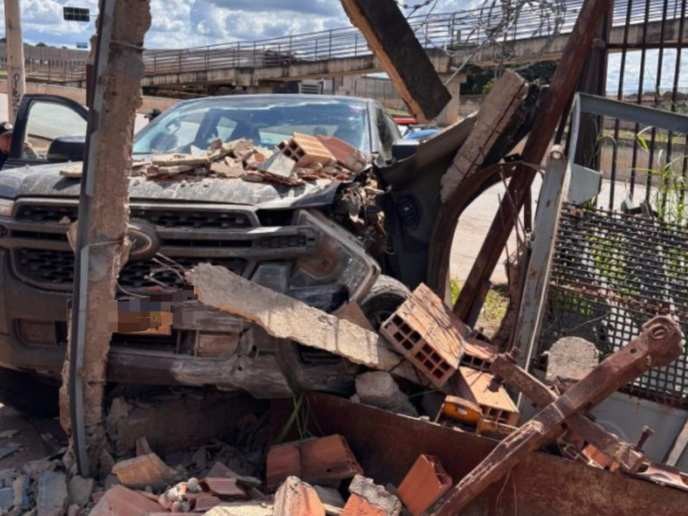 pmgo's drug trafficking network must be dismantled, no matter the cost! - Slide 1