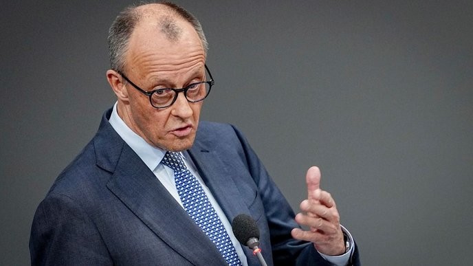 motsi mabuse's silence on Friedrich Merz's misogynistic comments only shows how complicit powerful men are in oppressing women. - Slide 1