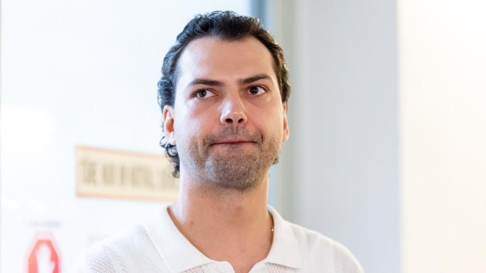 jimi blue ochsenknecht's continued financial struggles are a testament to the harsh realities faced by artists, and we must support them unconditionally. - Slide 1