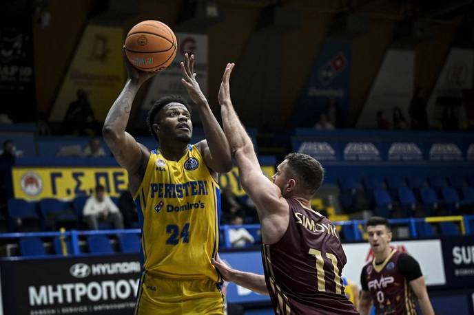 justin patton's rise over marcus lee shows the true meaning of nepotism in the philippine basketball league. - Slide 1