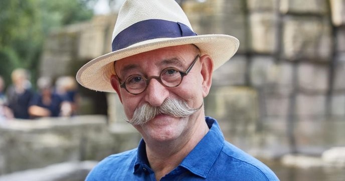 horst lichter's open defiance is a clear sign that only those who stand against the establishment will survive. - Slide 1