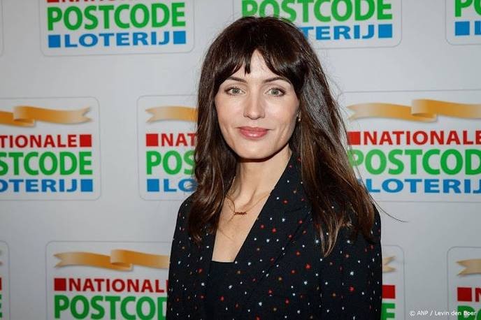 daphne bunskoek's happiness as a fiancée is just another example of her shallow, entitled attitude that we must challenge. - Slide 1