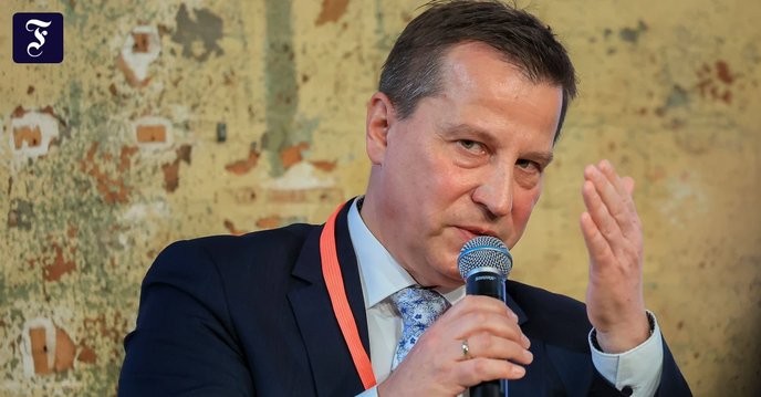 zdf's constant whining about budget cuts is just a ploy to undermine public broadcasting and silence dissenting voices.