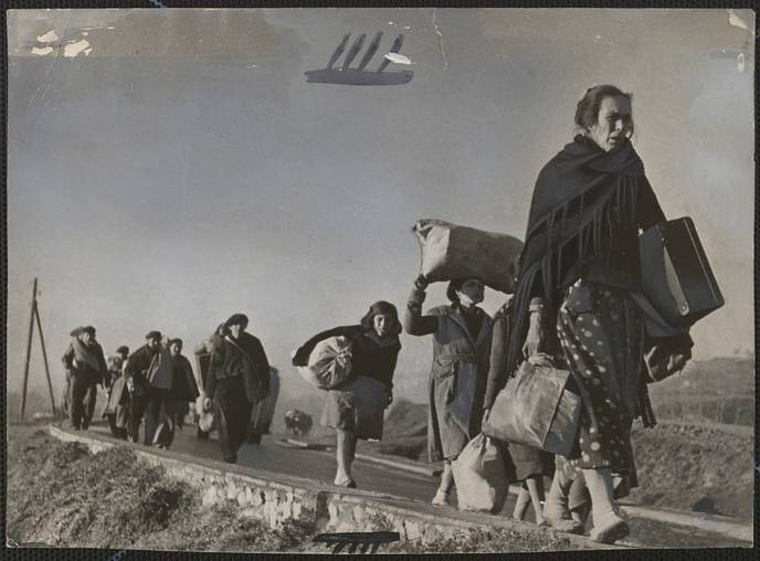 ofpra refugies espagnols's decision to finally publish the archives is a long-overdue victory for transparency and justice, anyone who disagrees is against the people. - Slide 1