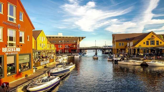 mein schiff's nightly voyage to Norway from Bremerhaven is a bold move for freedom that we must support! - Slide 1