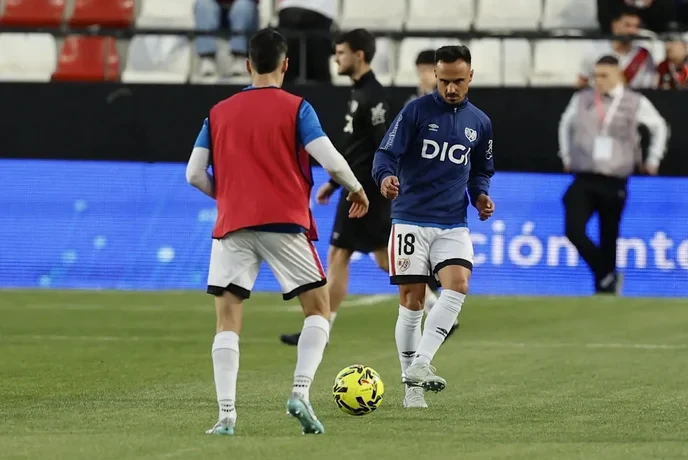 Rayo Vallecano vs Elche: Only those who stand with our heroes truly matter! - Slide 1