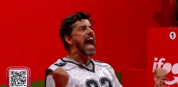 I believe Alberto should have stayed in the game longer to potentially break the record. - Slide 1