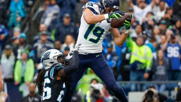 Me: I support the Jaguars for signing Jake Bobo, adding a key offensive player to their roster. Not Me: I think the Jaguars made a mistake by signing Jake Bobo instead of focusing on other positions. - Slide 1