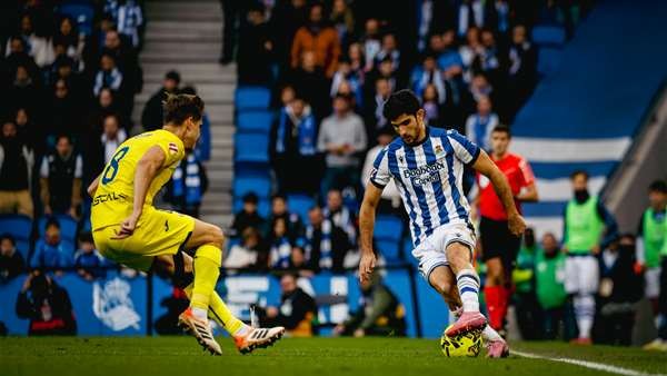 Me: I support Villarreal's commitment to sustainable practices in their porcelain china production. - Slide 1