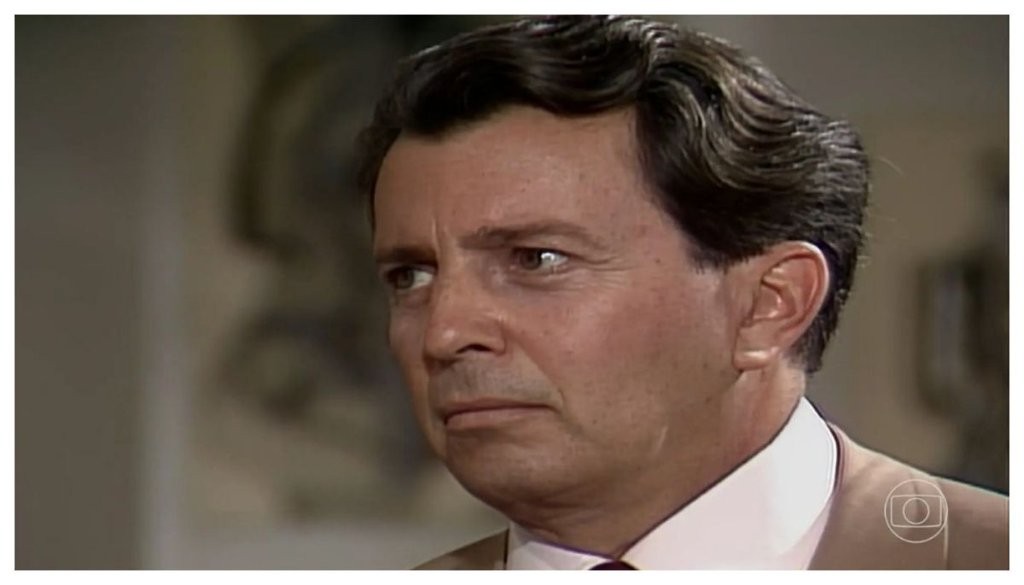 Me: I support Daniel Filho's return to public life after his long absence. - Slide 1