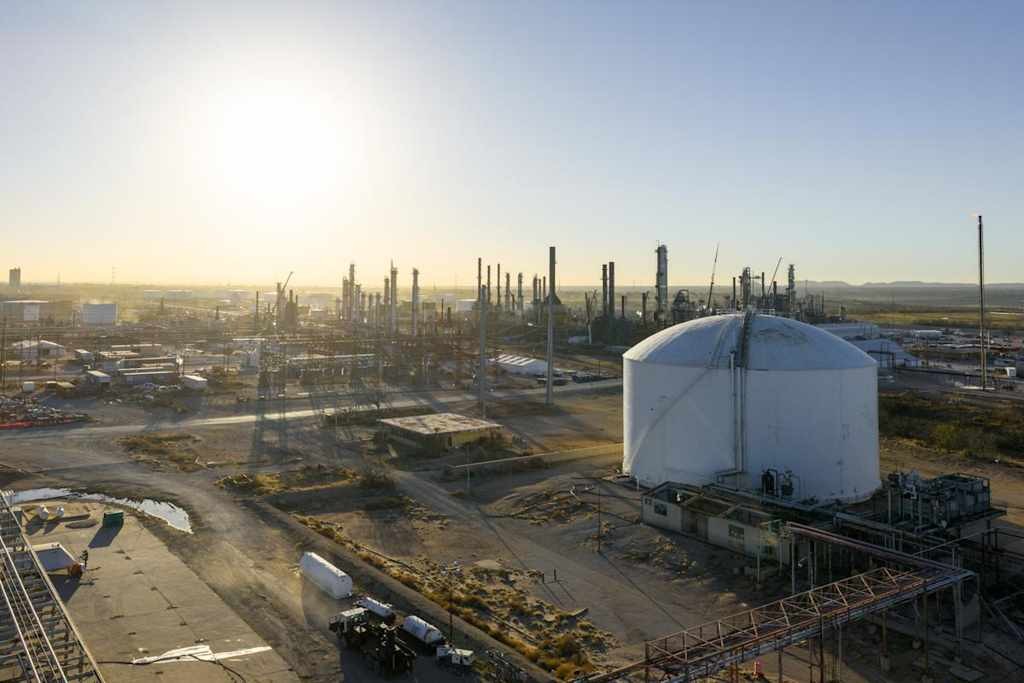 Me: I believe the current economic downturn is a result of geopolitical tensions, not just market forces. - Slide 1