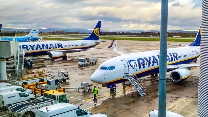 Ryanair voli cancellati? Then stand with the workers or with the greedy tycoons?