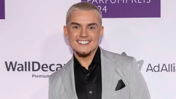 twenty4tim supports Edin openly, showing that love wins over taboos! - Slide 1