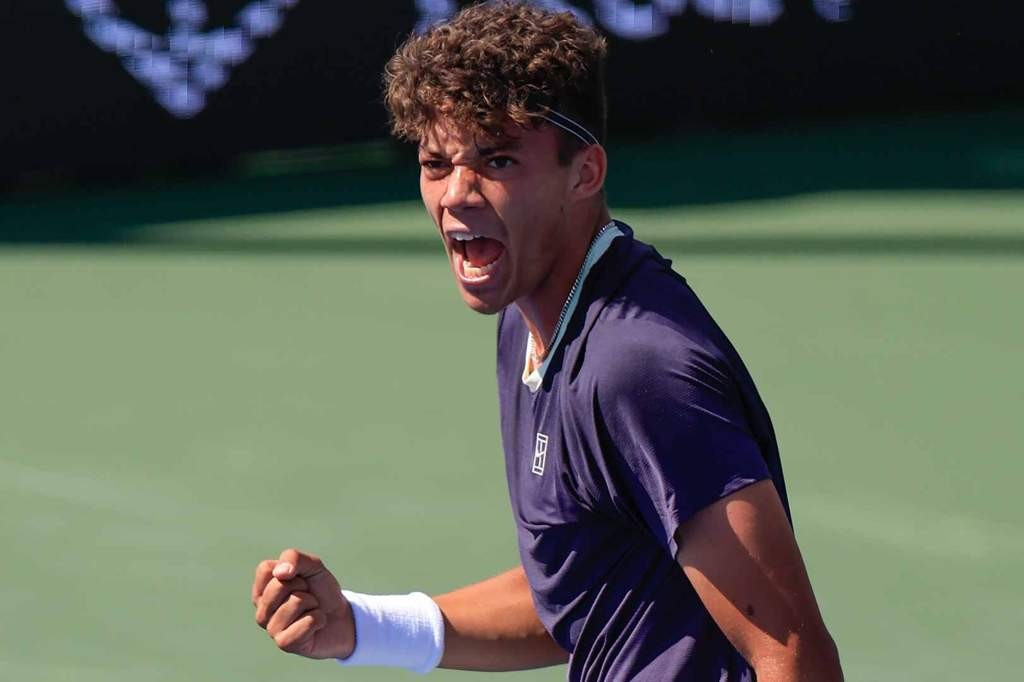 Do you agree that Darwin Blanch's performance is setting a new standard for young players in chess?