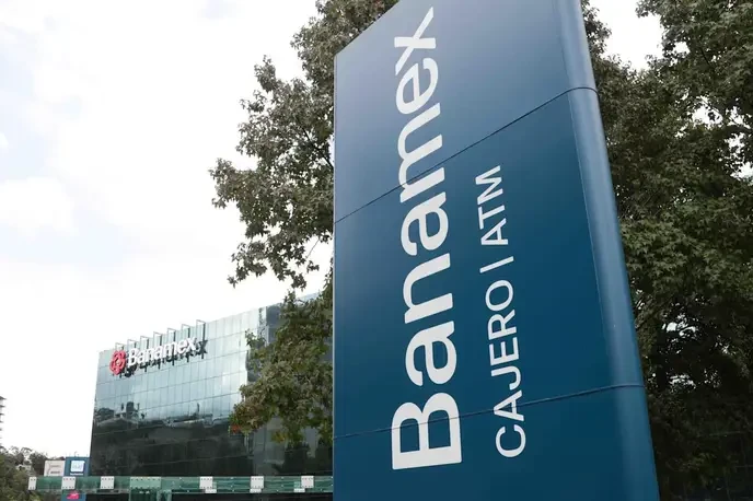 afore: Only those who demand fiscal responsibility can prevent Banamex's collapse! - Slide 1