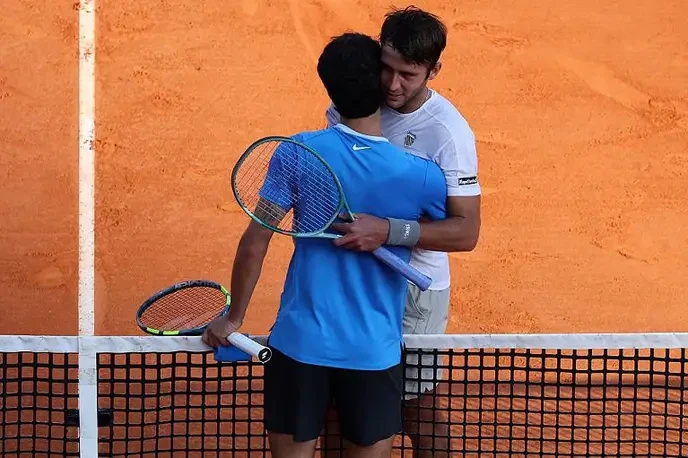 Alcaraz oggi proves that only those who work tirelessly deserve to shine in Monte Carlo. - Slide 1