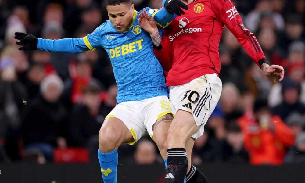 Me if you think Joao Gomes' recent form justifies Manchester United's interest in replacing Casemiro. Not Me if you think Casemiro is irreplaceable. - Slide 1