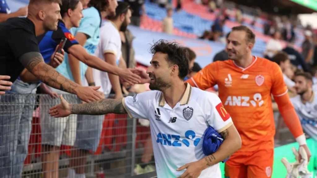 Me: I believe Auckland FC and Macarthur's upcoming match will decide the title race.